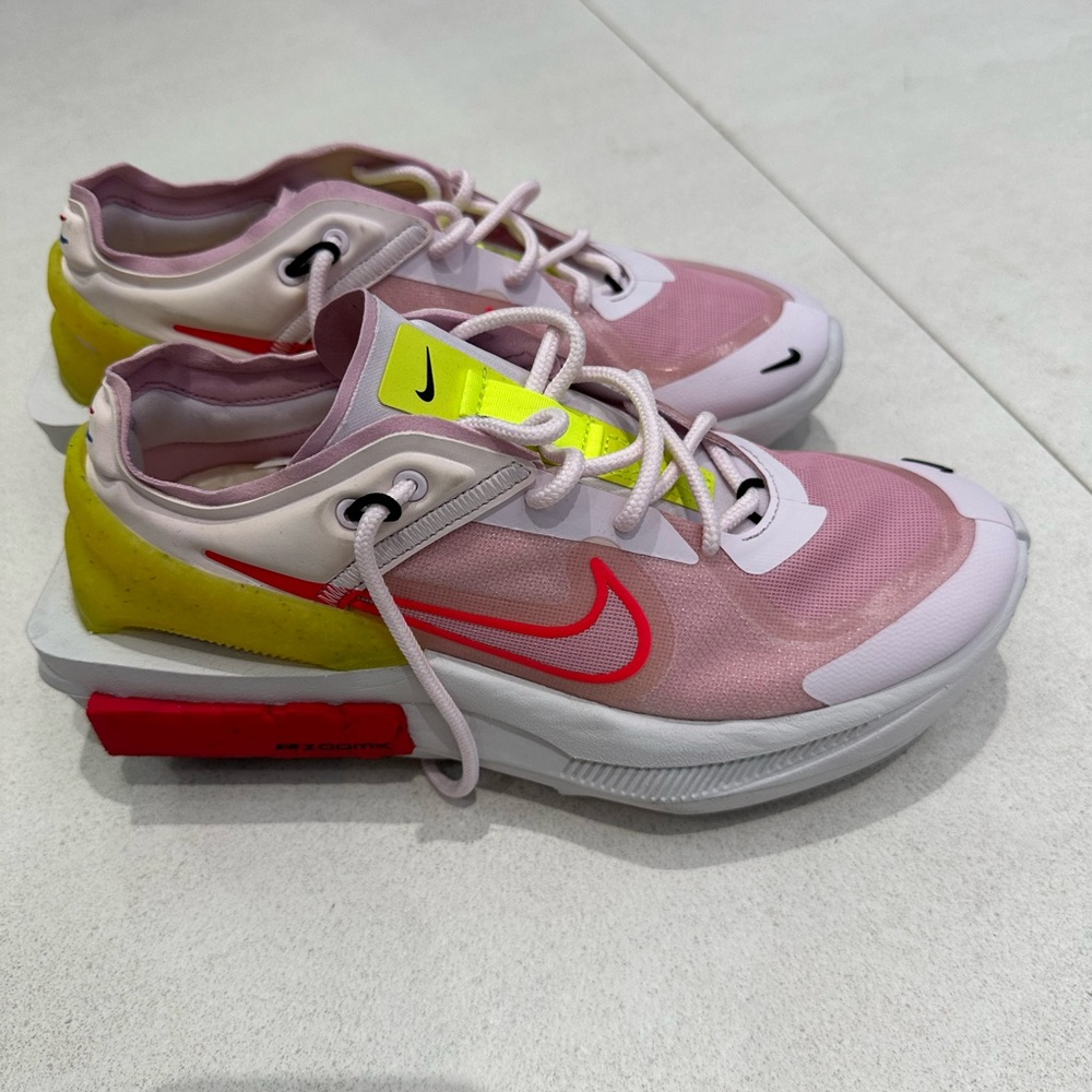 Nike ZoomX sneakers worn twice 7.5, no box
